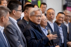 黄仁勋谈年轻人失业：你不会被AI取代 但会被通使用AI的人替换